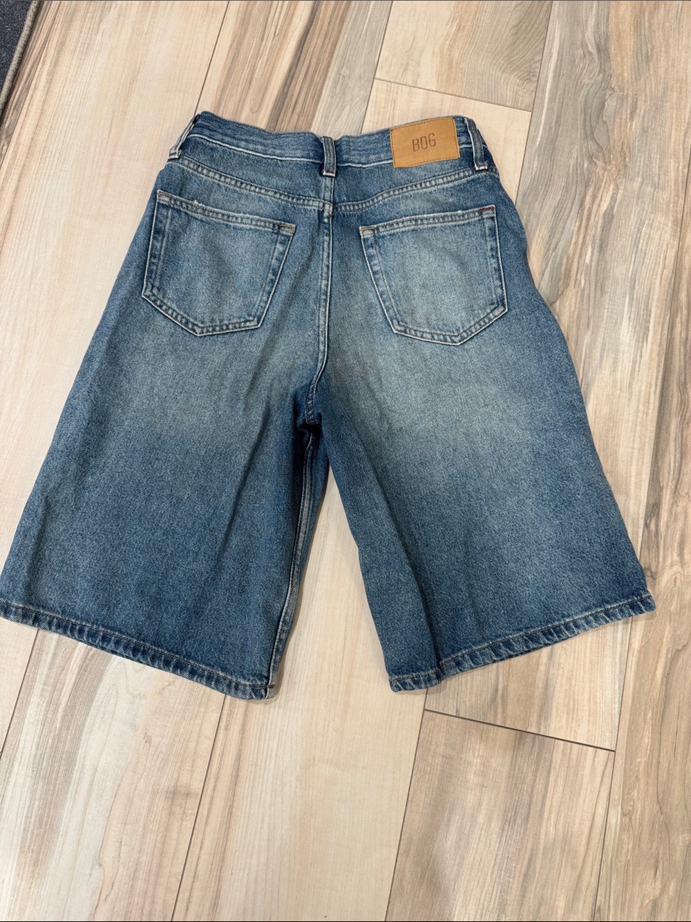 Women’s BDG Washed Blue High-Rise Denim Bermuda Shorts | Size 24 - Picture 5 of 6